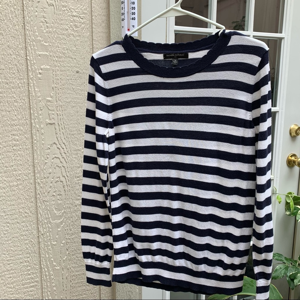 Banana Republic factory size Small, scalloped neck, navy / white stripes,